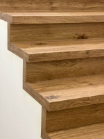  Bukoma schody s nosem dub stary